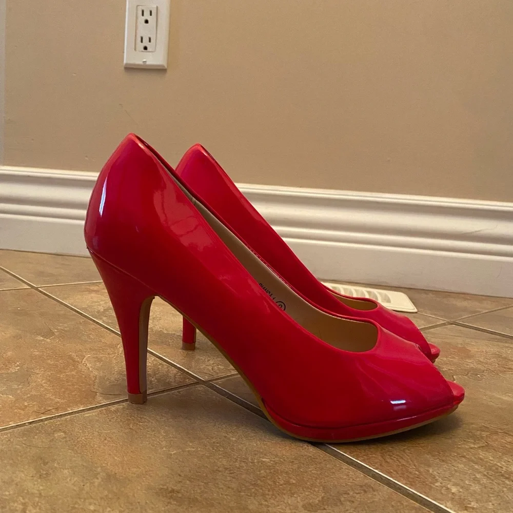 RED HEELS - Picture 4 of 5